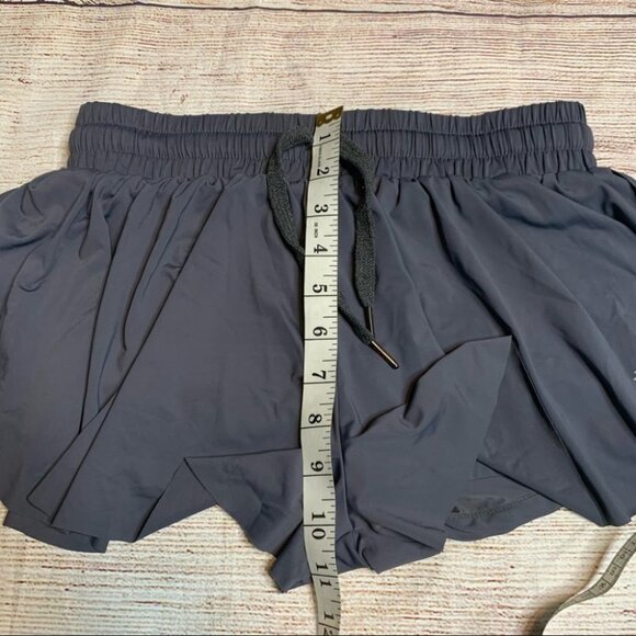 Keiki kona Gray 2 in 1 Flowy fitness Shorts Size Medium - Picture 11 of 13